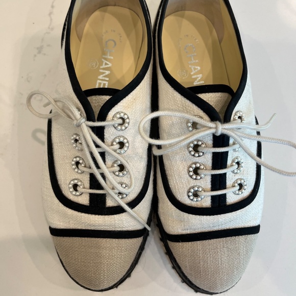 CHANEL White and Black Espadrilles with Rhinestone Detail - Picture 4 of 9